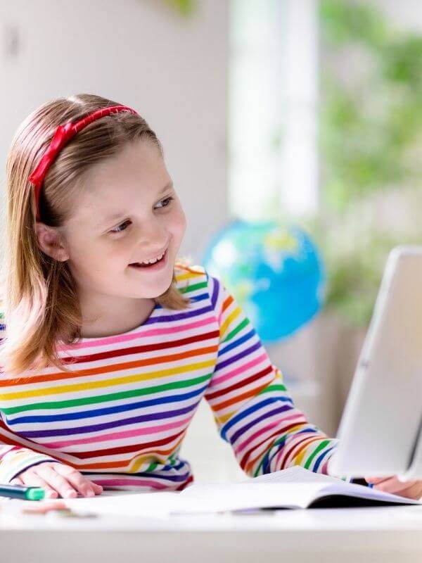 girl in front of computer praciting the Orton-Gillingham reading technique